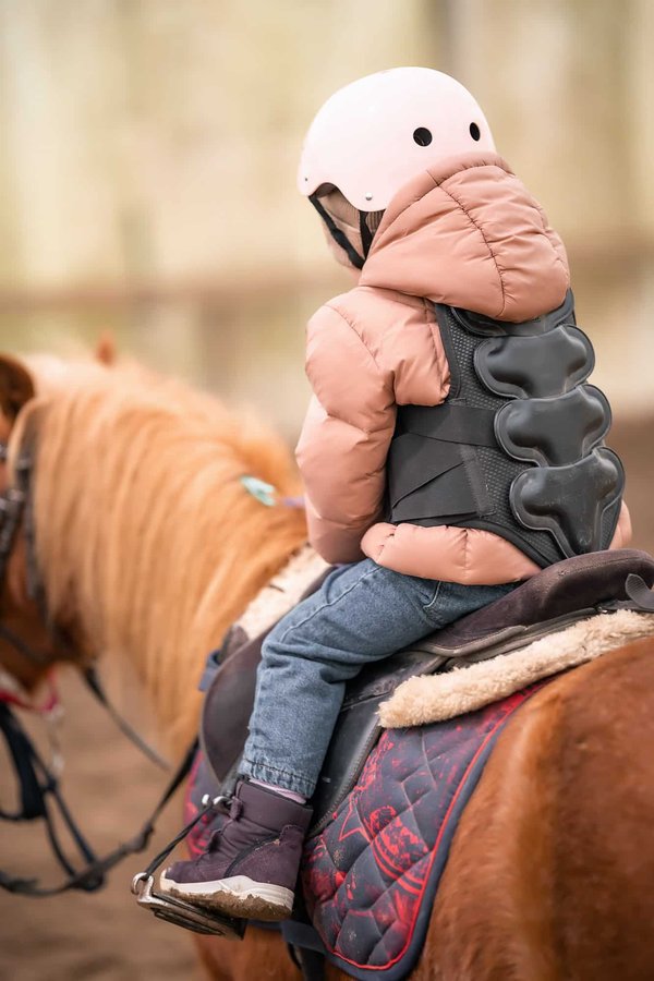 Gilets airbag pour monter à cheval : fonctionnement, utilité et critères de choix